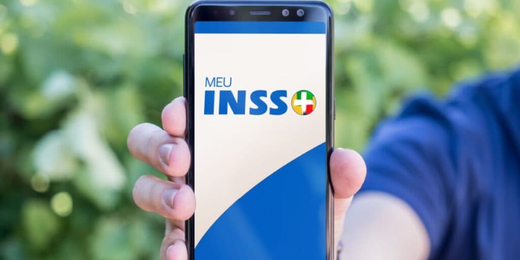 Mais de 14 milhões, aposentados em festa: INSS emite comunicado HOJE (13) com benefício que cai como presente