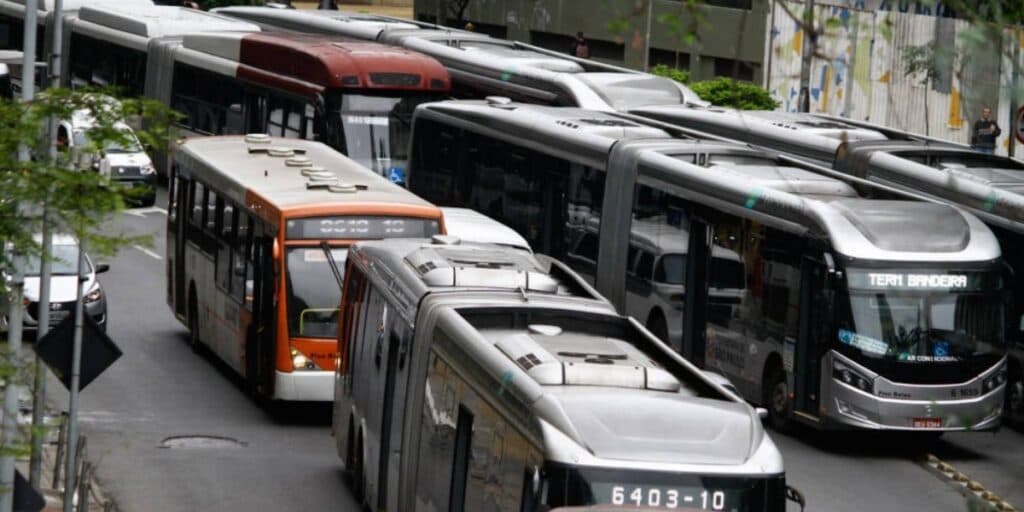 Passagem de graça para milhões e novo valor: Reviravolta nos ônibus de São Paulo tem anúncio para 2024