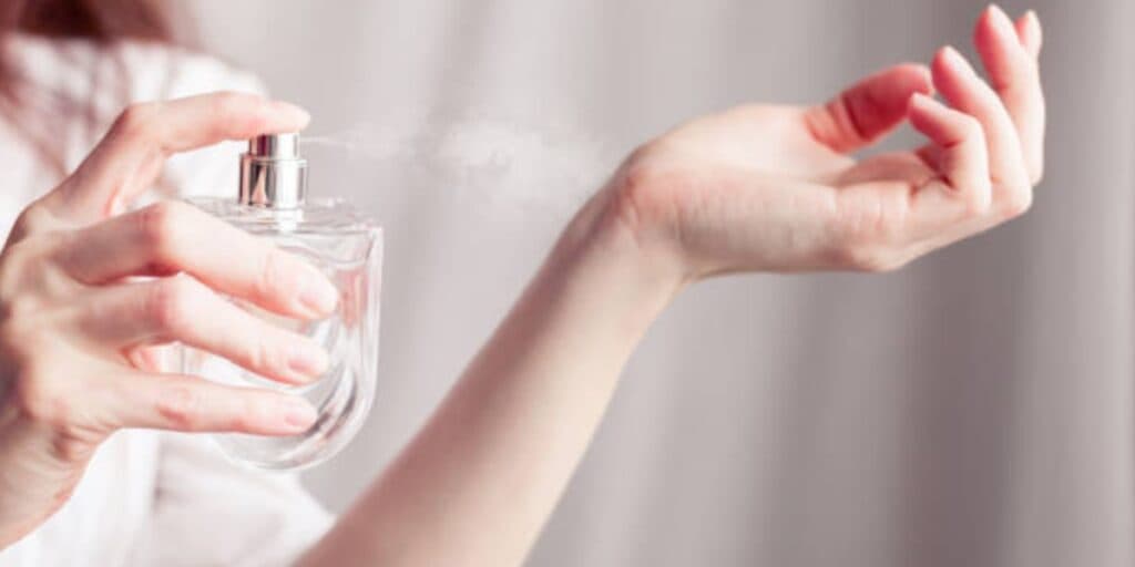 Mulheres poderosas, cheirosas e econômicas: 6 perfumes irresistíveis de até R$ 200 e que cabem no seu bolso