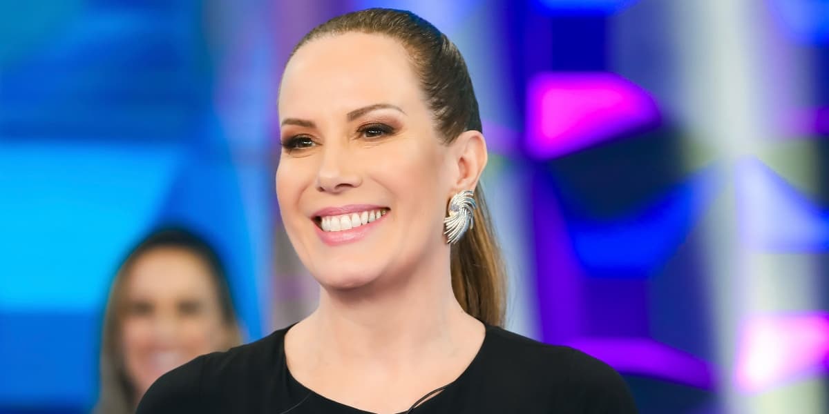 Regina Volpato retornou à emissora (Foto: Divulgação/SBT)
