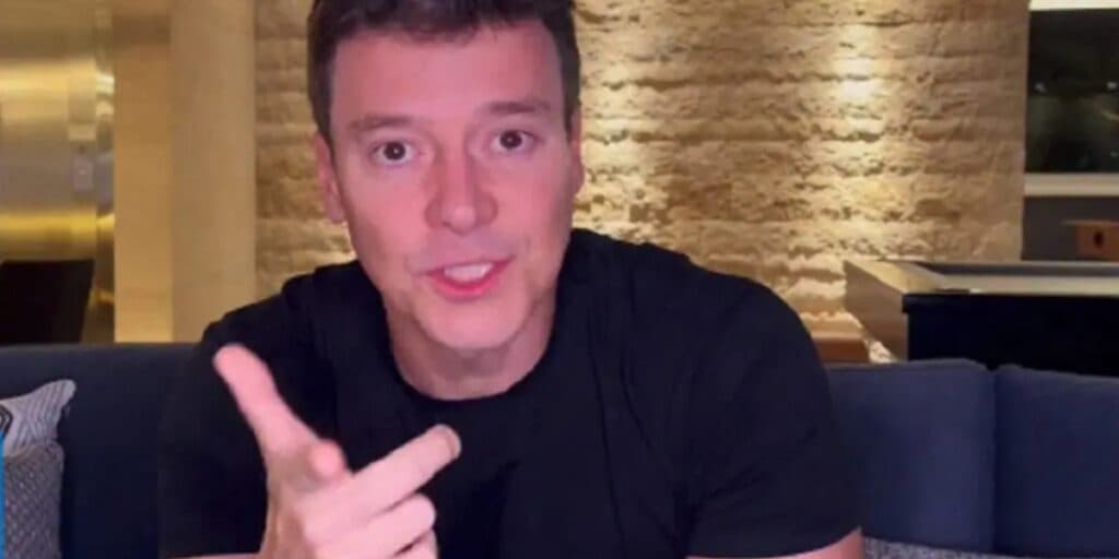 Rodrigo Faro atende pedido de Luciano Huck, volta à Globo e aparece no Domingão