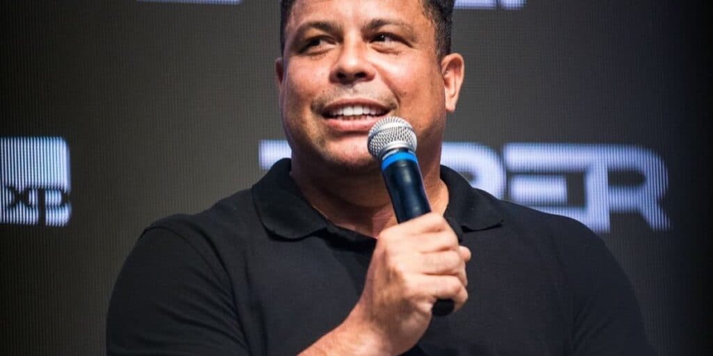 R$ 21 milhões: Ronaldo age na surdina e fura Corinthians para assinar com atacante acima da média