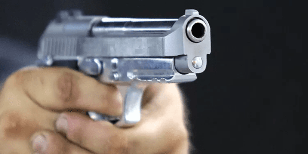 Tiroteio sangrento: Homem morre após ser baleado dentro do bar e criança de 6 anos fica gravemente ferida