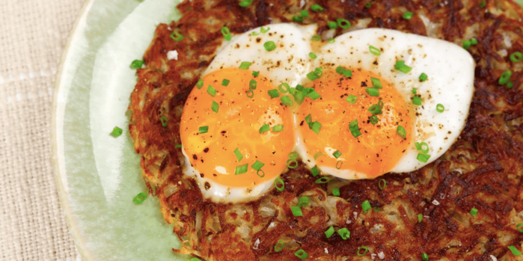 Só 3 ingredientes e em 5 minutinhos: O café da manhã perfeito com batata e ovo para fazer em passos simples