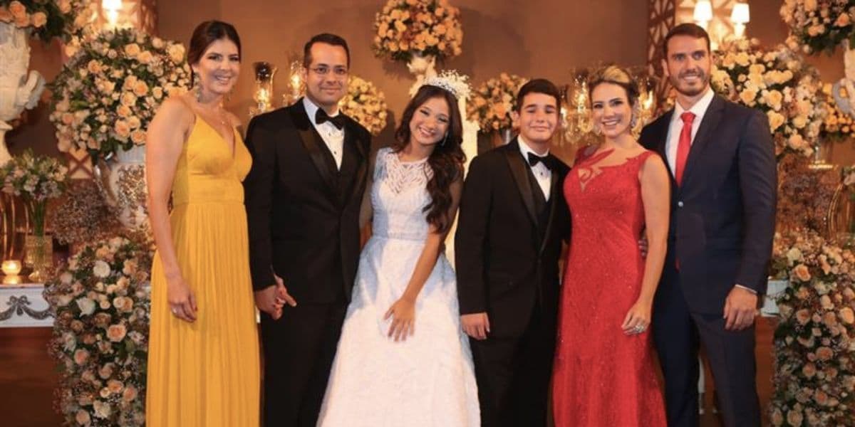 Sofia Valim e família (Reprodução/Internet) Sofia Valim e família (Reprodução/Internet)