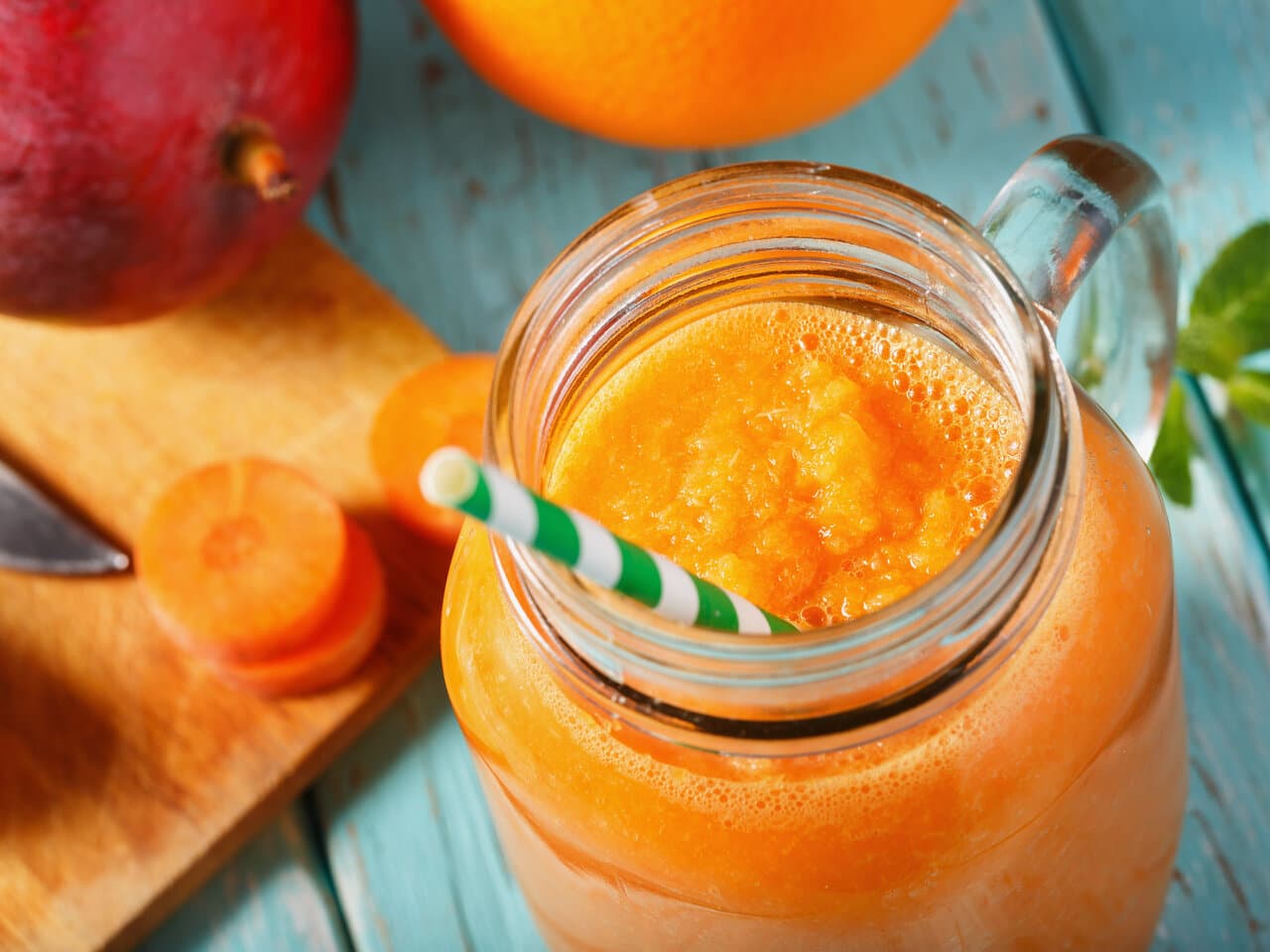 Suco de cenoura com manga e laranja (Reprodução/Internet)
