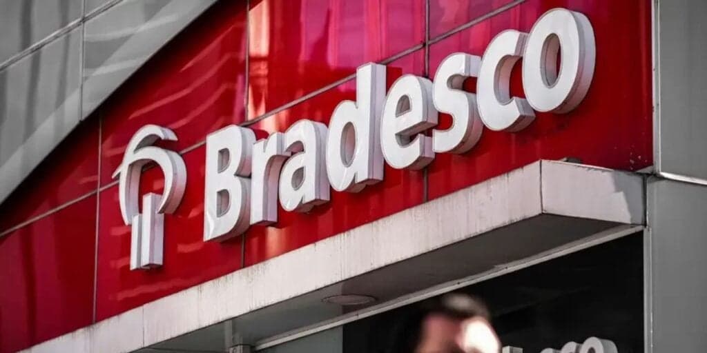 Fechamento de agências, demissões em massa, tombo de meio bilhão e +: 4 viradas estão afundando o Bradesco