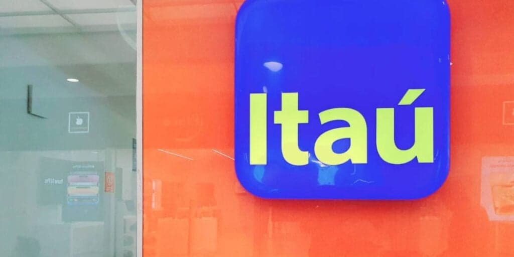 Comprado por R$ 200 milhões e 67 agências indo pra rival: A venda do Itaú liberada pelo Banco Central em país