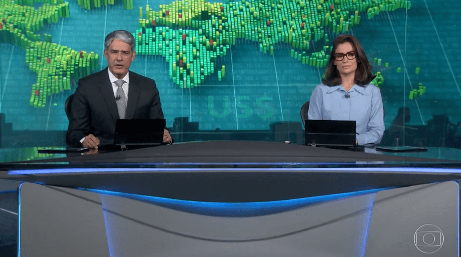 William Bonner e Renata Vasconcellos, na bancada do JN, da Globo (Foto Reprodução/Globoplay) 