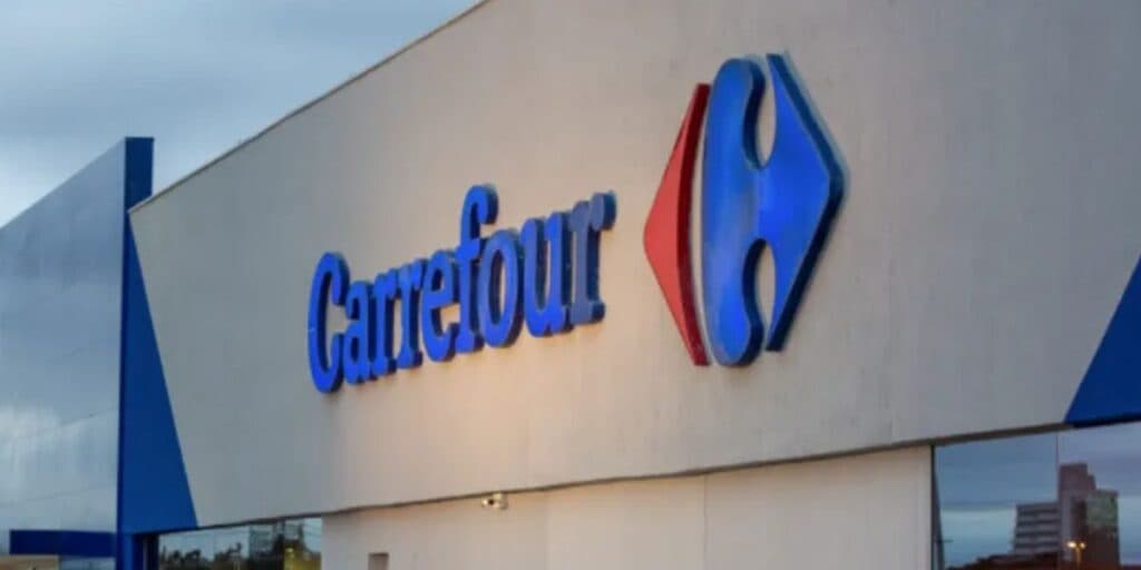Demissão em massa e 2 unidades fechadas: Carrefour tem adeus confirmado às vésperas de 2024: "Infelizmente"