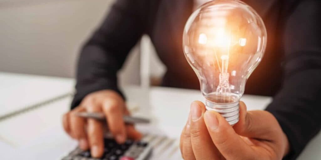 Conta de luz aniquilada: Lista de CPFs sortudos que podem se livrar da dívida e como fazer em 3 passos