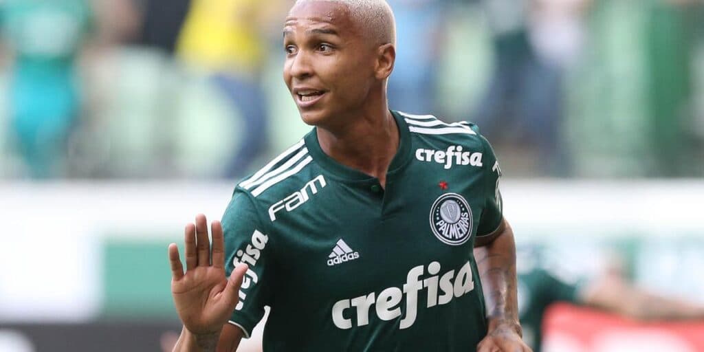 R$ 20 milhões, malas prontas: SAF gigante do futebol dá rasteira no Grêmio e no Inter por Deyverson em 2024