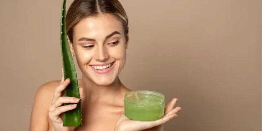 Nada de salão: Como fazer solução natural com babosa para deixar os cabelos macios e hidratados