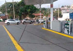 O posto sendo lacrado - Foto Internet