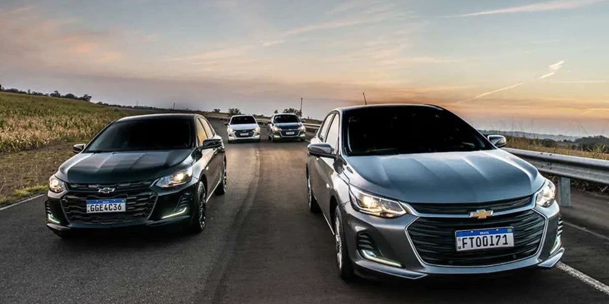 Onix e Onix Plus (Foto: Reprodução / Autos Segredos) 