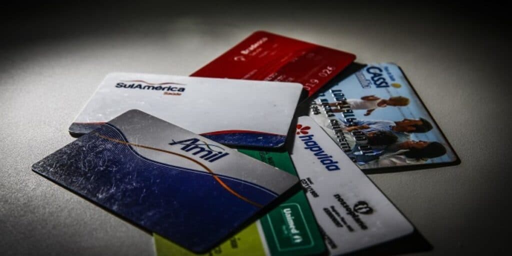 Adeus por R$ 11 bi, rombo e suspensão imediata: Planos de saúde sofrem 3 reviravoltas e 1 deles pode ser o seu