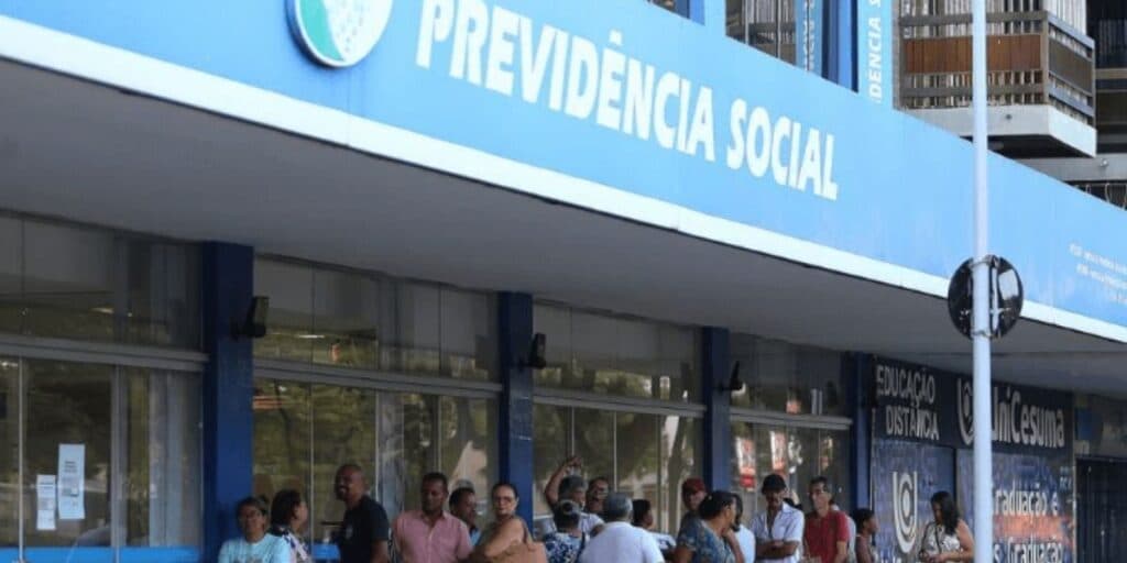 Se aposentar na casa dos 50? INSS faz mudanças na idade mínima e essas são as regras para o benefício