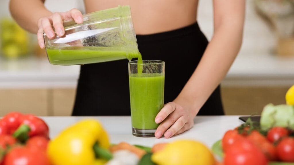 Derrete toda a gordura: Suco milagroso com único ingrediente traz detox potente e acelera metabolismo das 50+