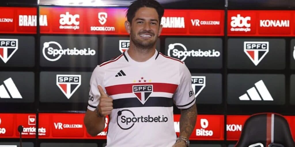 Casares sem chão: Quentinha de Alexandre Pato em grande rival do São Paulo paralisa o Brasil