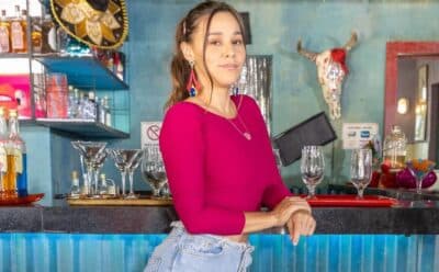 Berenice (Thati Lopes) em Terra e Paixão: vigarista confessará que entregou rival para ex-amante (Foto: Reprodução / Globo)