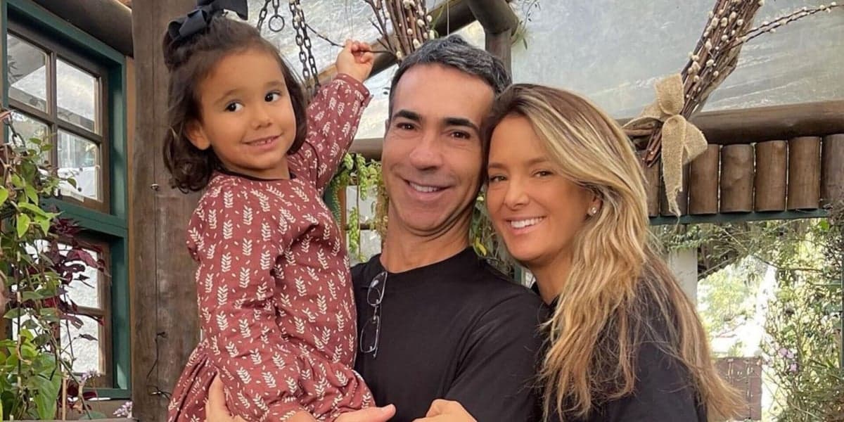 Cesar Tralli com Ticiane Pinheiro e a pequena Manuella (Foto: Reprodução/Instagram)