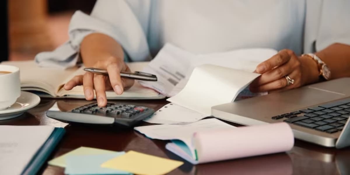 Aposentados conseguem isentar contas (Foto: Freepik)