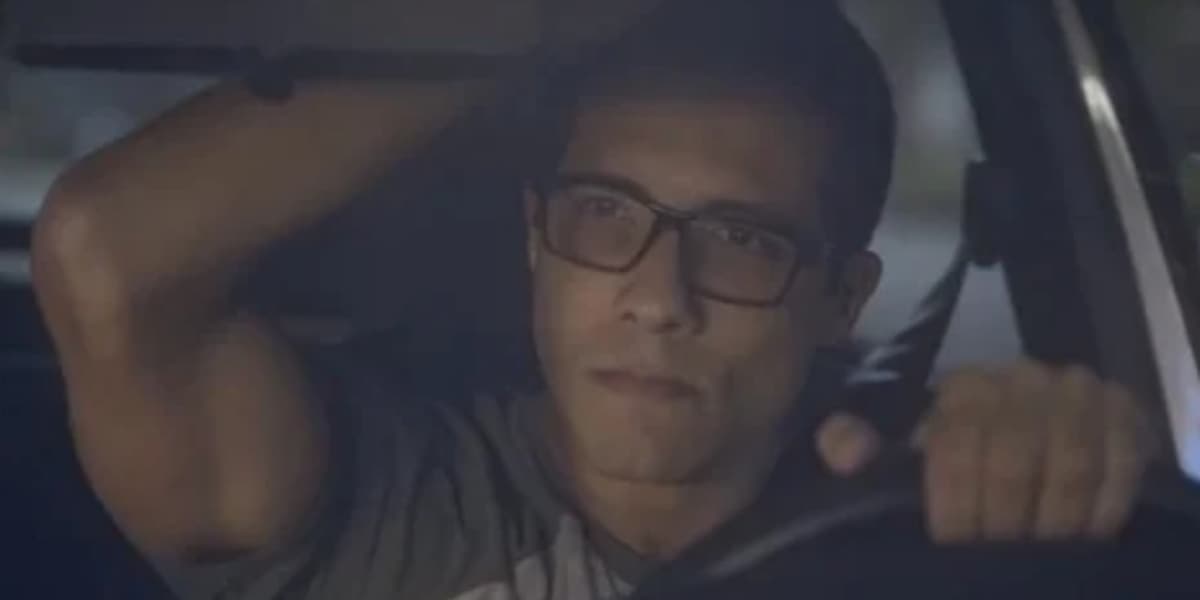Rafael Gualandi é Enzo em "Terra e Paixão" (Foto: Reprodução/TV Globo)