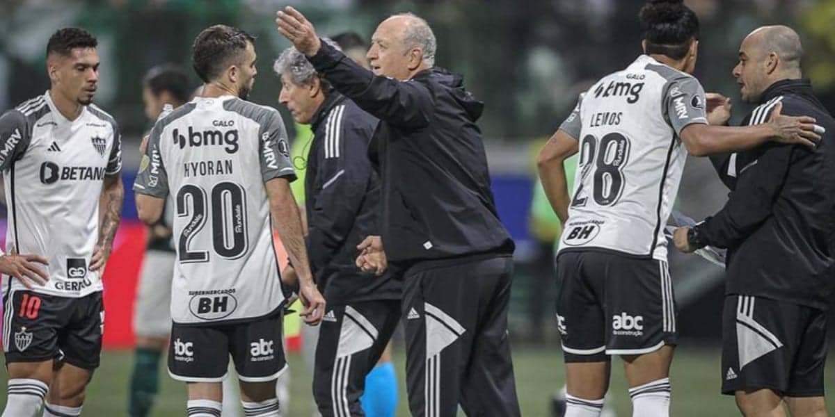 Felipão e elenco do Atlético-MG - (Foto: Reprodução / Internet)