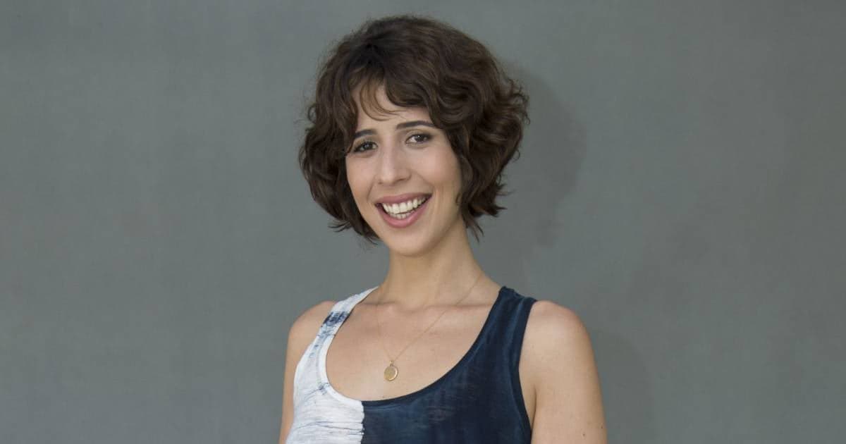 Flora Diegues fez Deus Salve o Rei na Globo (Reprodução: Globo)