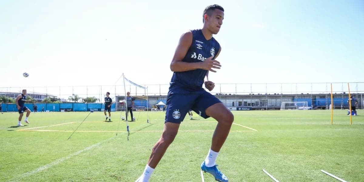 Gustavo Martins é um dos jogadores do time (Foto: Lucas Uebel/Grêmio)