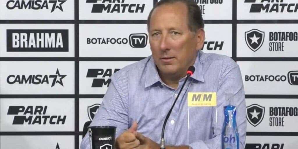 À beira da falência, debandada e novo vexame: Textor acaba de jogar 3 bombas que aterrorizam o Botafogo