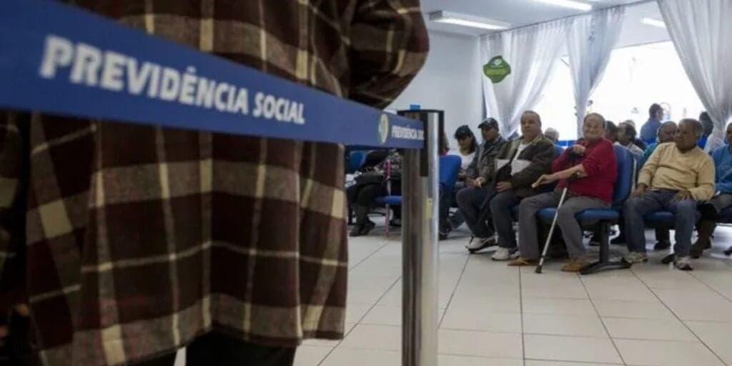 Mudança da idade mínima em aposentadoria, aumento do salário e mais: INSS crava 3 reviravoltas para 2024