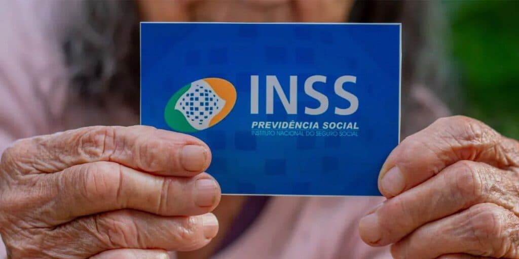 Regras do INSS na mesa, nova idade mínima e mais: 3 viradas confirmadas para se aposentar em 2024