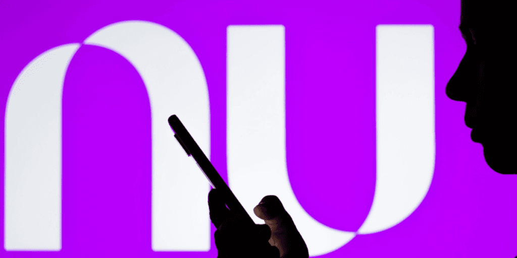 R$30 mil liberados, dinheiro de volta e vitória a clientes: 3 benefícios do Nubank para aniquilar o Itaú