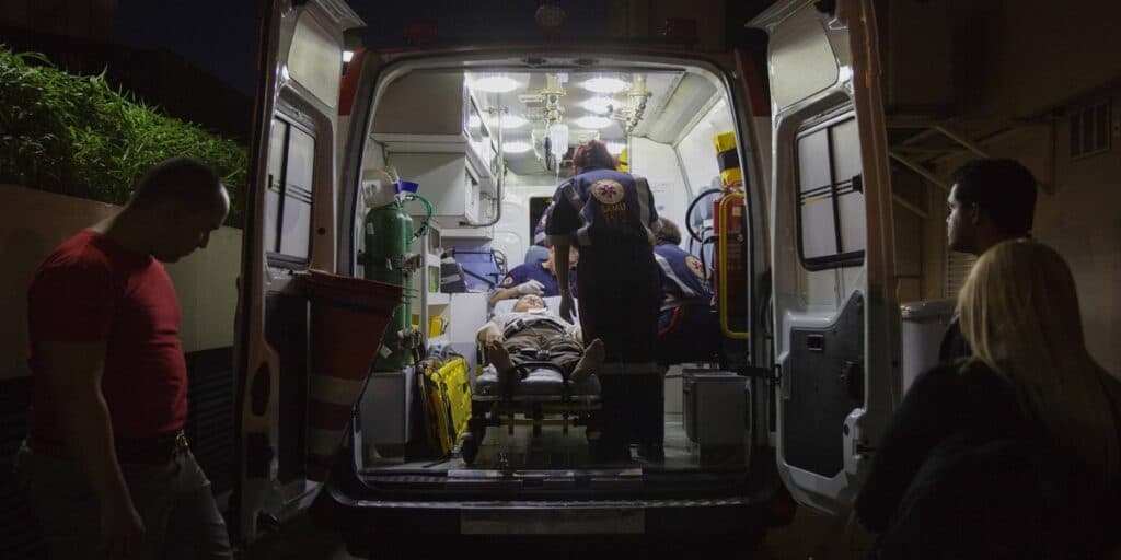 Tragédia em SP: Homem morre a caminho do hospital após ser informado de que seu filho sofreu um acidente