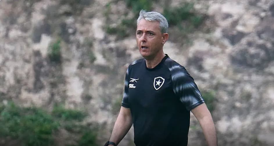 Tiago Nunes se prepara para saídas no Botafogo (Foto: Divulgação)