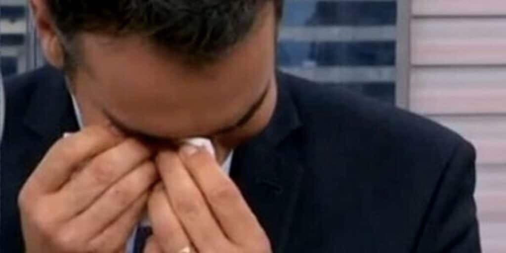 "Arrepiado": O choro de César Tralli ao perder o chão com situação em encerramento de jornal na Globo