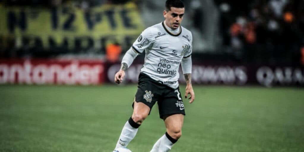 Pra sair junto com R.Augusto e Gil: Contratação de Fagner por rival direto do Corinthians chega voando