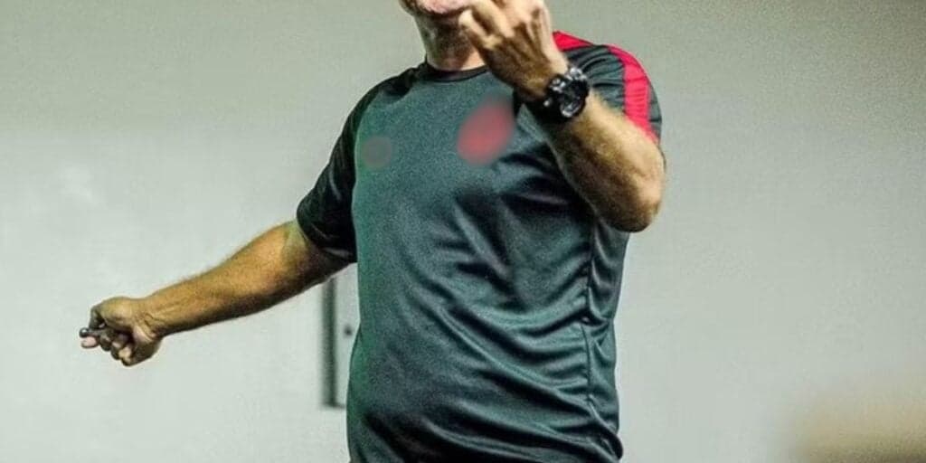 Demissão relâmpago de técnico em janeiro: Escândalo de prisão acaba com adeus definitivo no futebol brasileiro