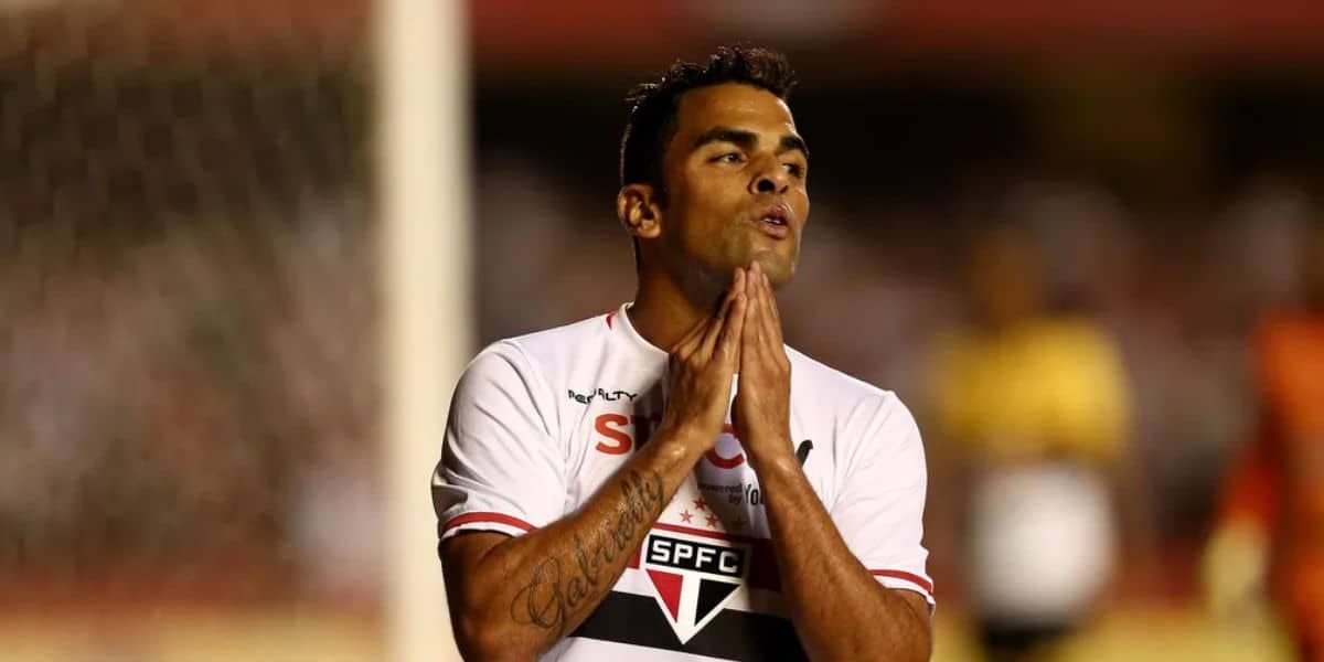 "Pra mim deu": Estrela do meio campo confirma pedido para sair do São Paulo e ordem imediata de Rogério Ceni - Foto | Reprodução: Internet "Pra mim deu": Estrela do meio campo confirma pedido para sair do São Paulo e ordem imediata de Rogério Ceni - Foto | Reprodução: Internet
