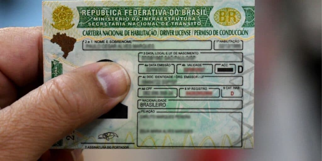 Adeus à CNH e virada com o IPVA antes do pagamento: Nova lei traz vitória aos donos deste veículo e +1 alerta
