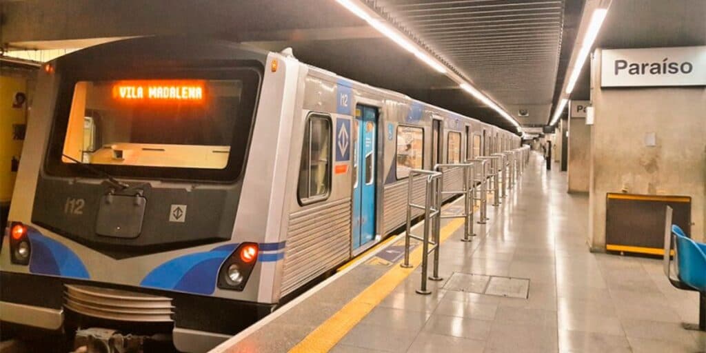 "Pedimos desculpas": Metrô de SP emite comunicado às pressas sobre paralisação relâmpago nesta sexta, na Globo