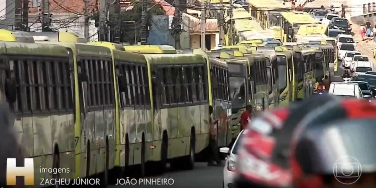 Paralisação ônibus (Foto: Reprodução / Globo)