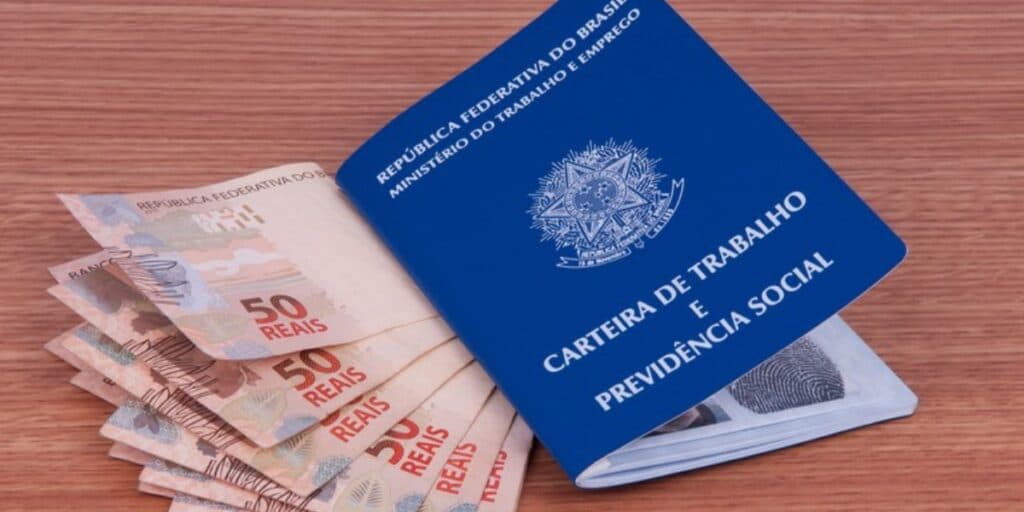 É possível adiantar o 13° salário? Regras e como solicitar