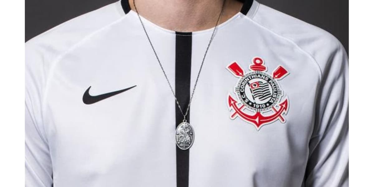 Camisa do Corintians com símbolo do patrocínio da Nike - (Foto: Reprodução / Internet) Camisa do Corintians com símbolo do patrocínio da Nike - (Foto: Reprodução / Internet)