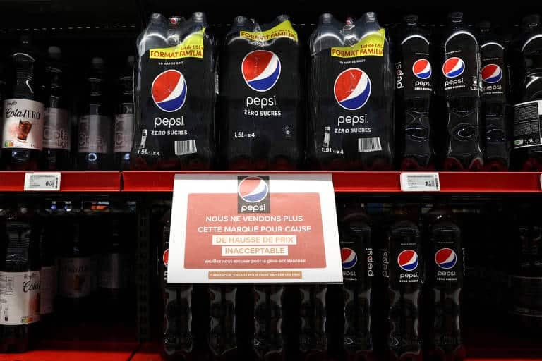 Carrefour deixou um recado para os produtos da Pepsi em país (Foto: Reprodução/ Internet) Carrefour deixou um recado para os produtos da Pepsi em país (Foto: Reprodução/ Internet)