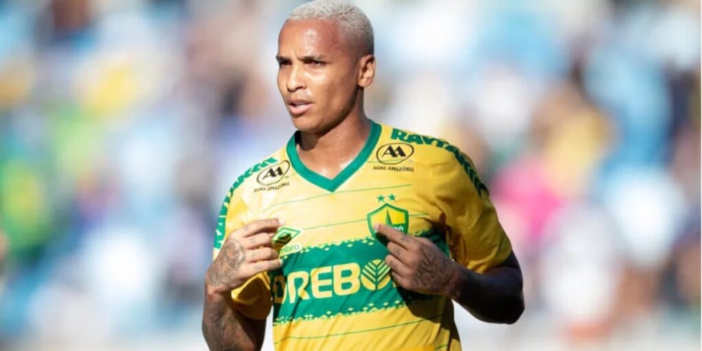 Casa nova aos 33: Deyverson tem adeus armado no Cuiabá para jogar em grande rival do Palmeiras em 2024