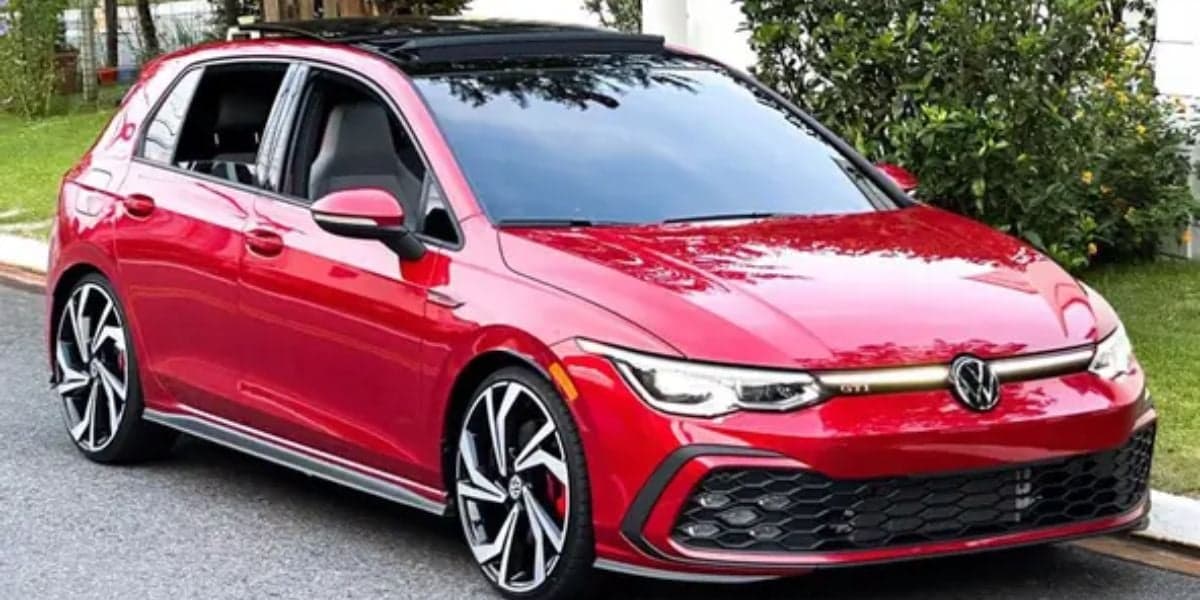 Golf GTI é um modelo para quem gosta de mais velocidade (Reprodução: Internet)