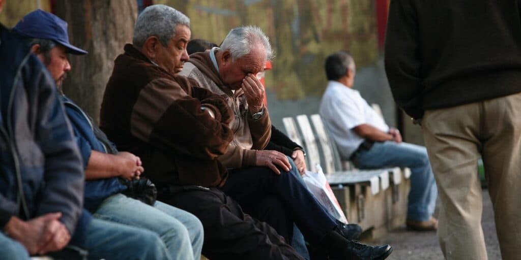 Aposentados do INSS e acima de 60 comemorando: Carteira do Idoso confirma 5 benefícios surpresas