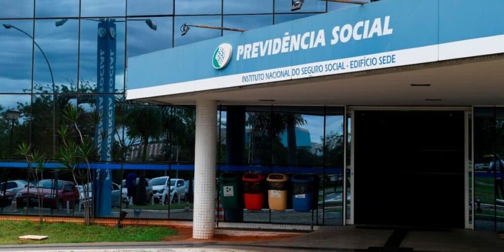 Agora é oficial, mais de R$7700: Grande VITÓRIA do INSS chega nesta QUINTA (11) e aposentados VIBRAM